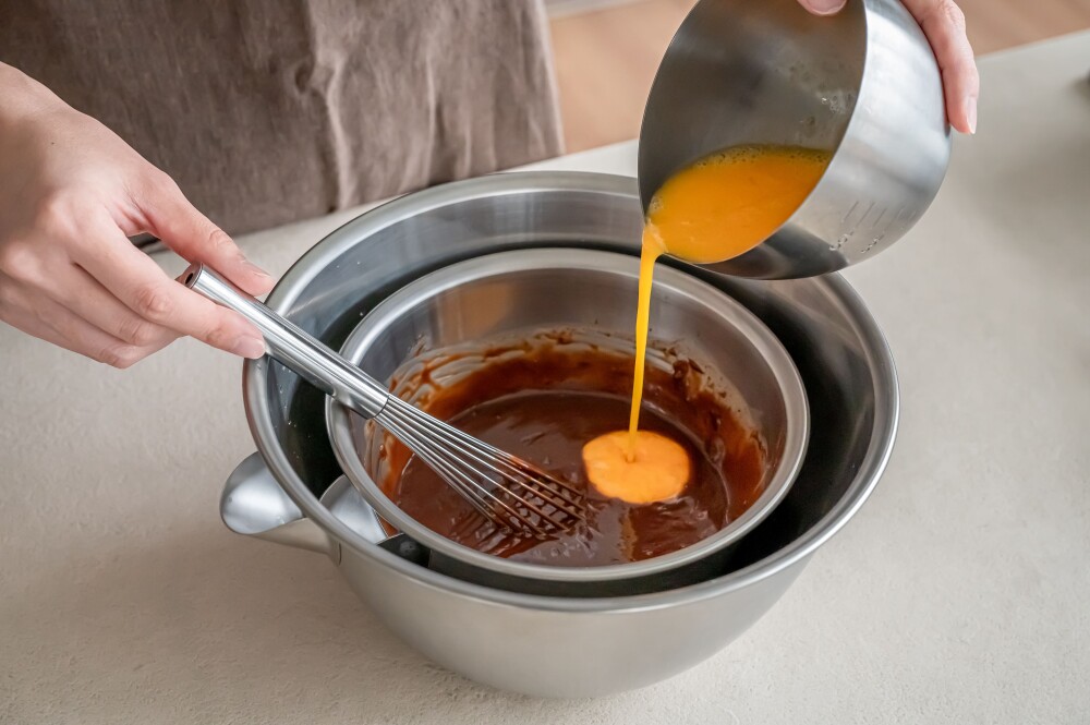 生クリームの泡立てやメレンゲ作りに便利「家事問屋 スリム泡立て」