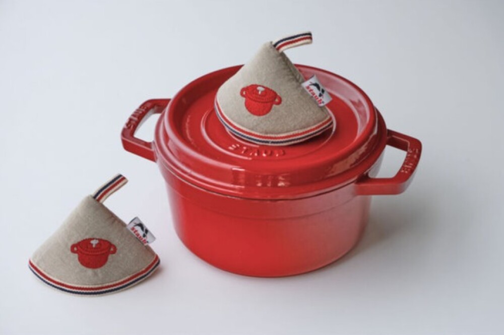 コンパクトで実用的「ストウブ ノブミトンセット2個セット」