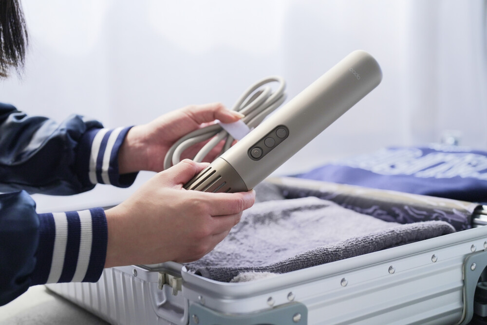 快眠をどこへでも。「カドー ふとん乾燥機 FOEHN LITE」