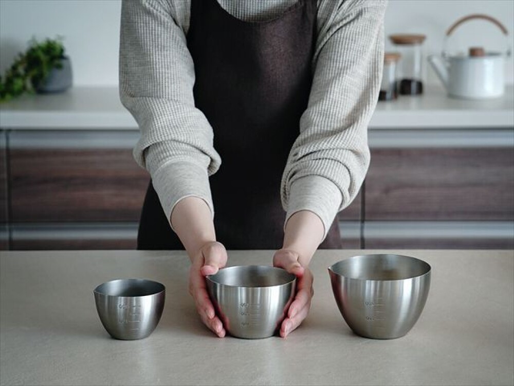 料理の下ごしらえに使える片手サイズのボウル「家事問屋 下ごしらえボウル」