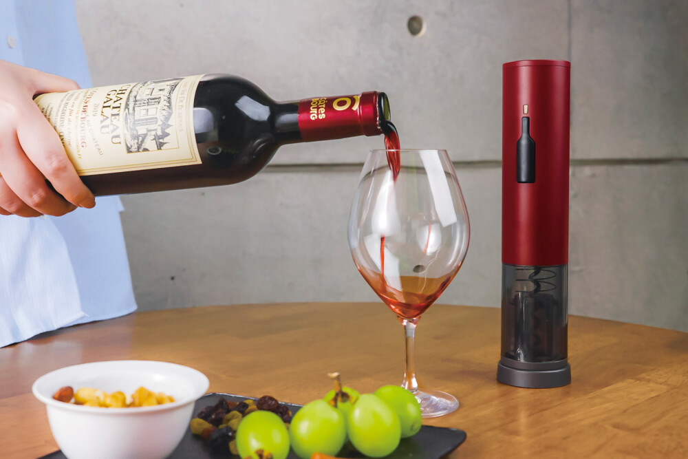 スタイリッシュ＆スリム「レコルト 充電式ワインオープナー」