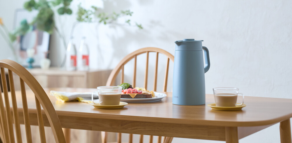 スタイリッシュなデザイン性と使いやすさを追求「タイガー 真空断熱ステンレスポット 1.2L」