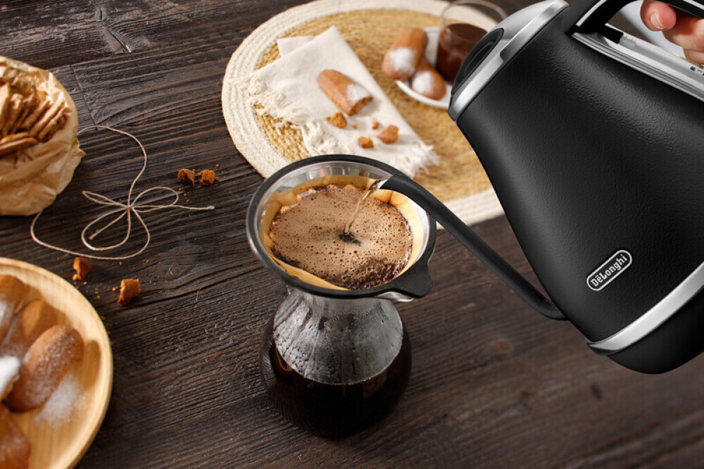 理想の一杯で、日常を上質なカフェシーンに。「デロンギ アイコナ温度設定機能付き電気カフェケトル」