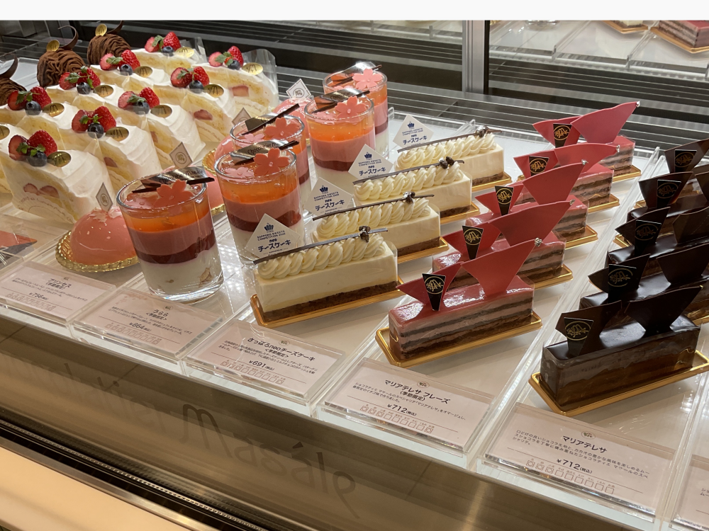 チョコレート好きにはたまらないロールケーキ…。