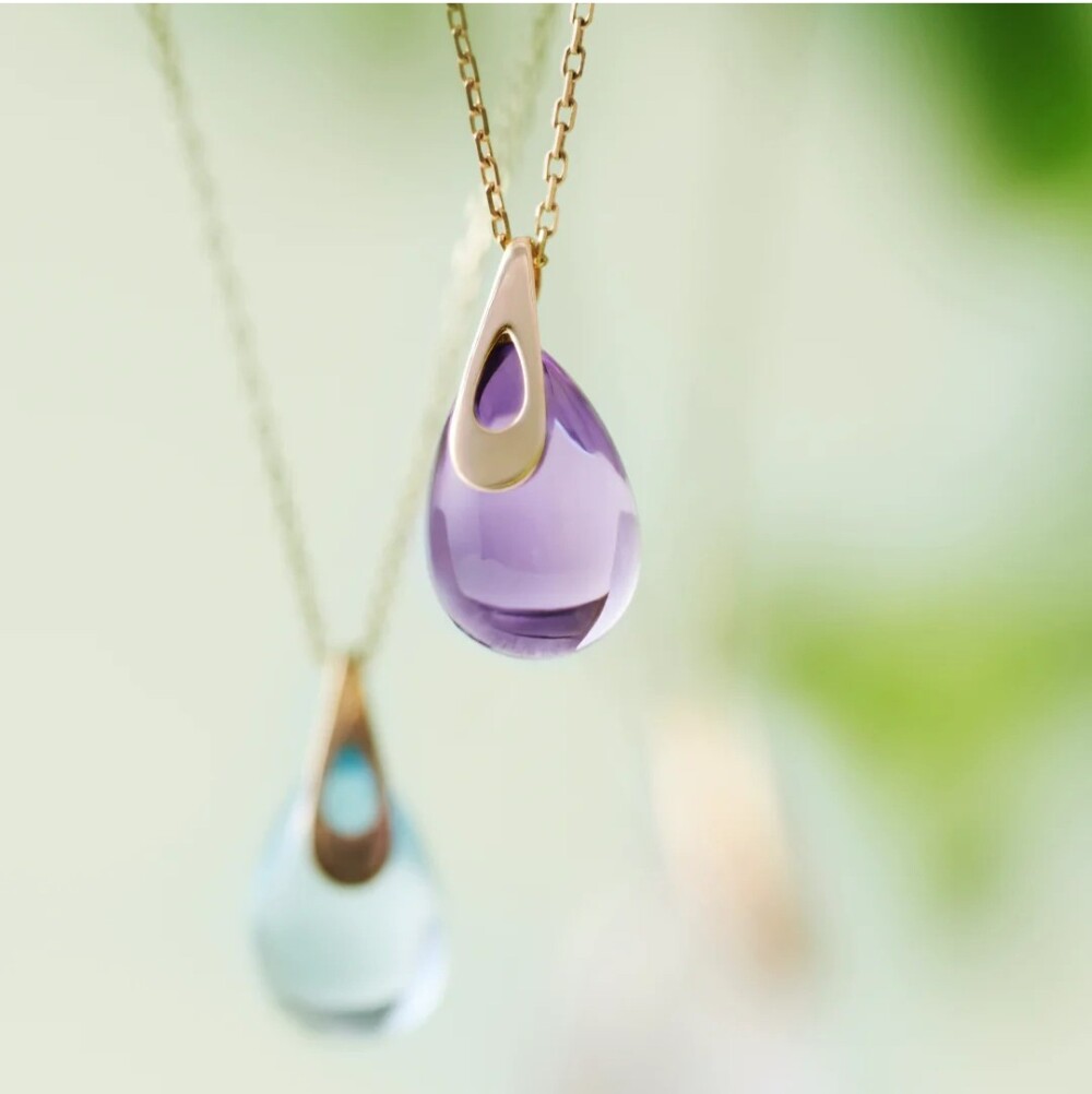 【新作】葉先に宿る一粒の「つゆ」のように、胸元に優しく煌めくIro-Tsuyuトップ