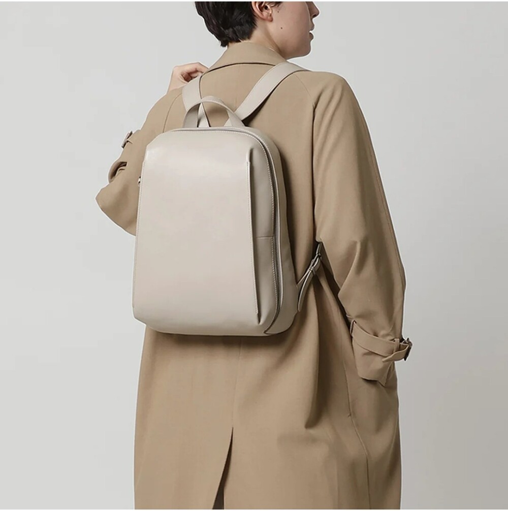 軽やかな背負い心地と やわらかな革の質感が魅力の "カゼマトウ バックパック"