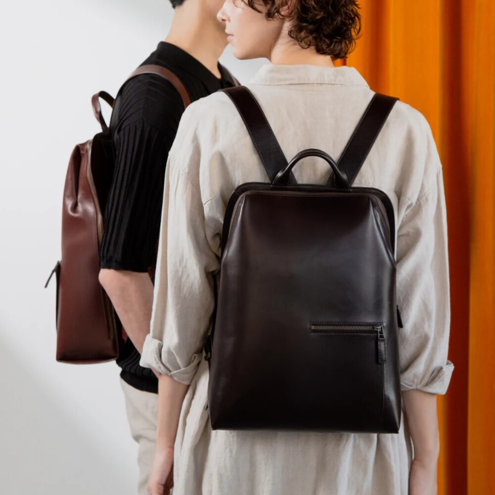 【新作】一枚革で贅沢に仕立てたアンティークレザーバックパック