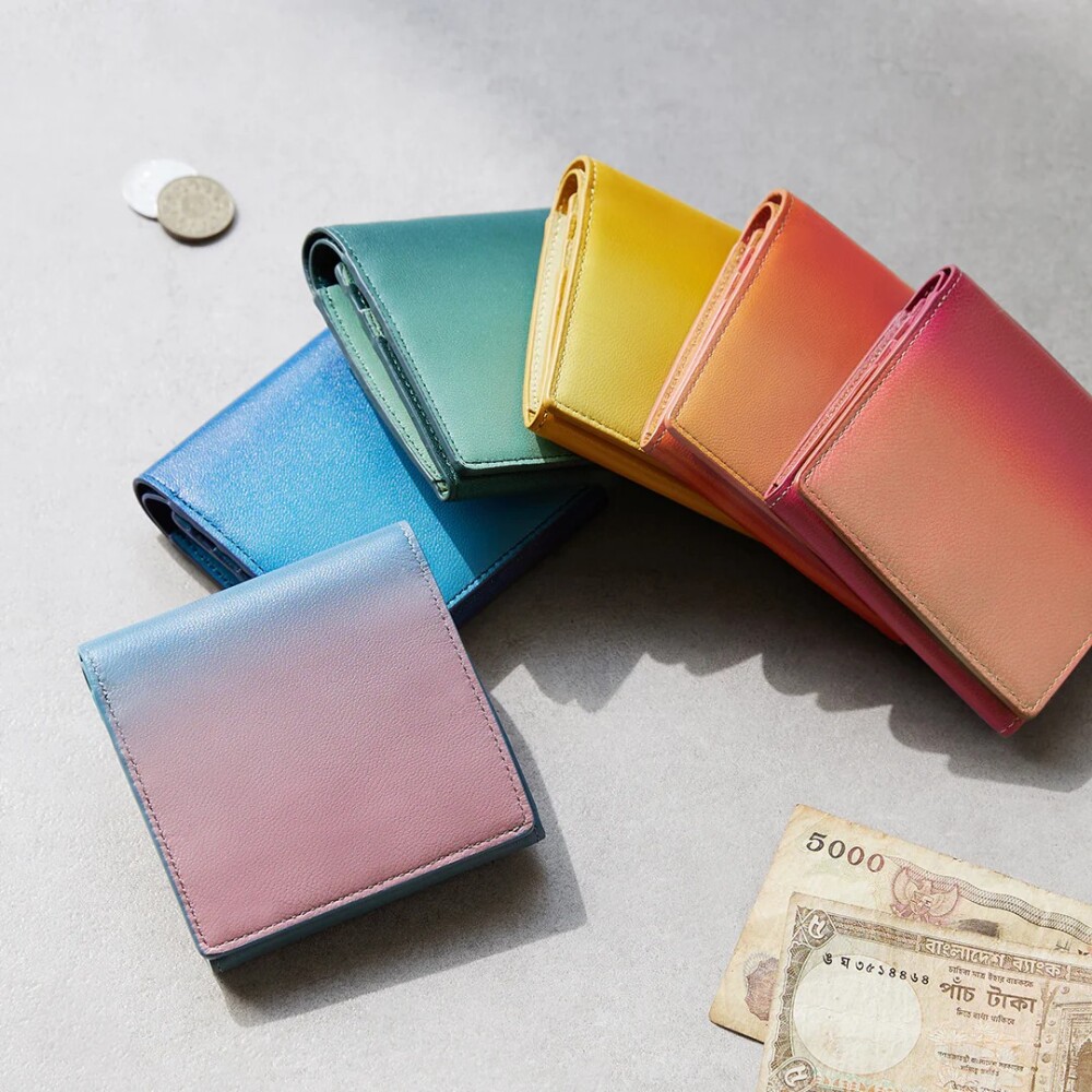 日本の四季の移り変わりをグラデーションで表現した二つ折り財布イロドリウォレット