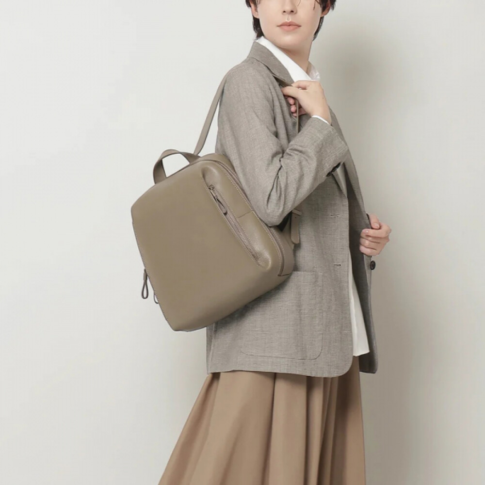 秋冬のお出かけを彩る、小ぶりなバックパック