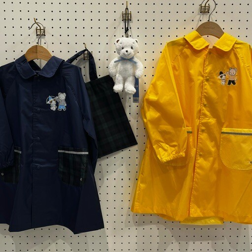 国産品 雨の日】レインコートのご紹介 | ファミリア | 大丸札幌店公式 小物