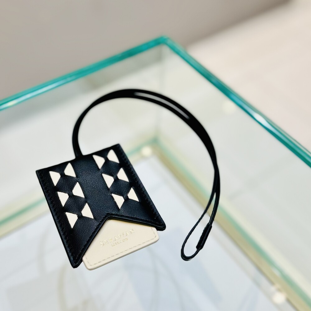 バッグがもっと特別に…～MOSAICO NAME TAG～