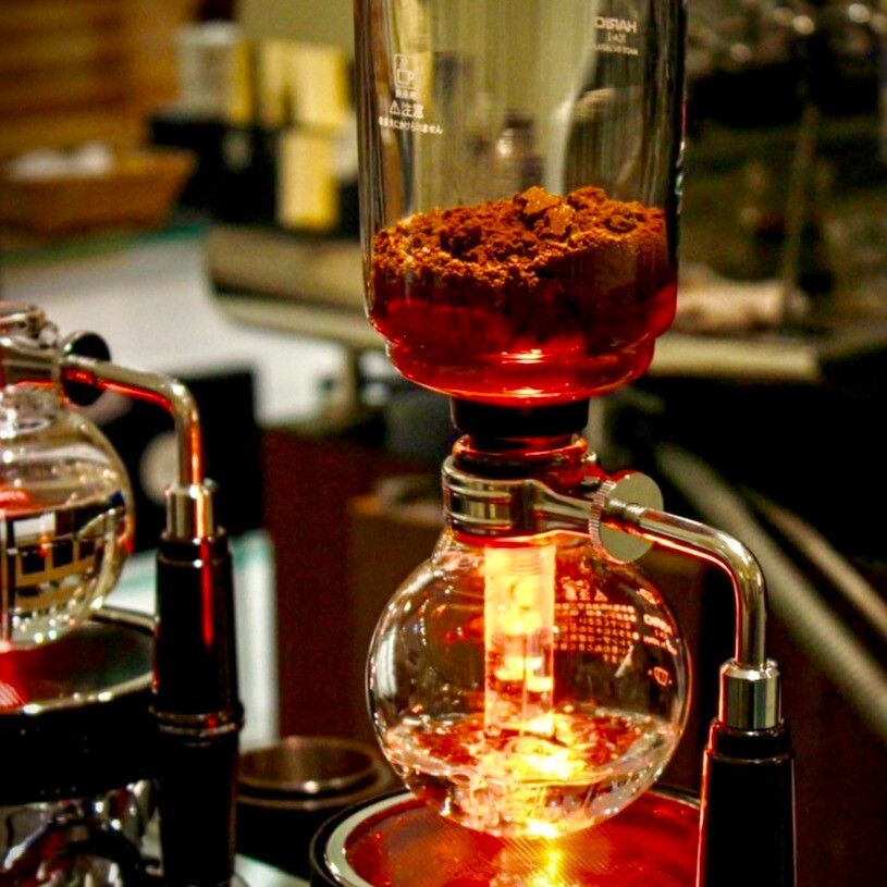 【オニヤンマコーヒー】見た目も美しい「サイフォン式」でのコーヒーの抽出について