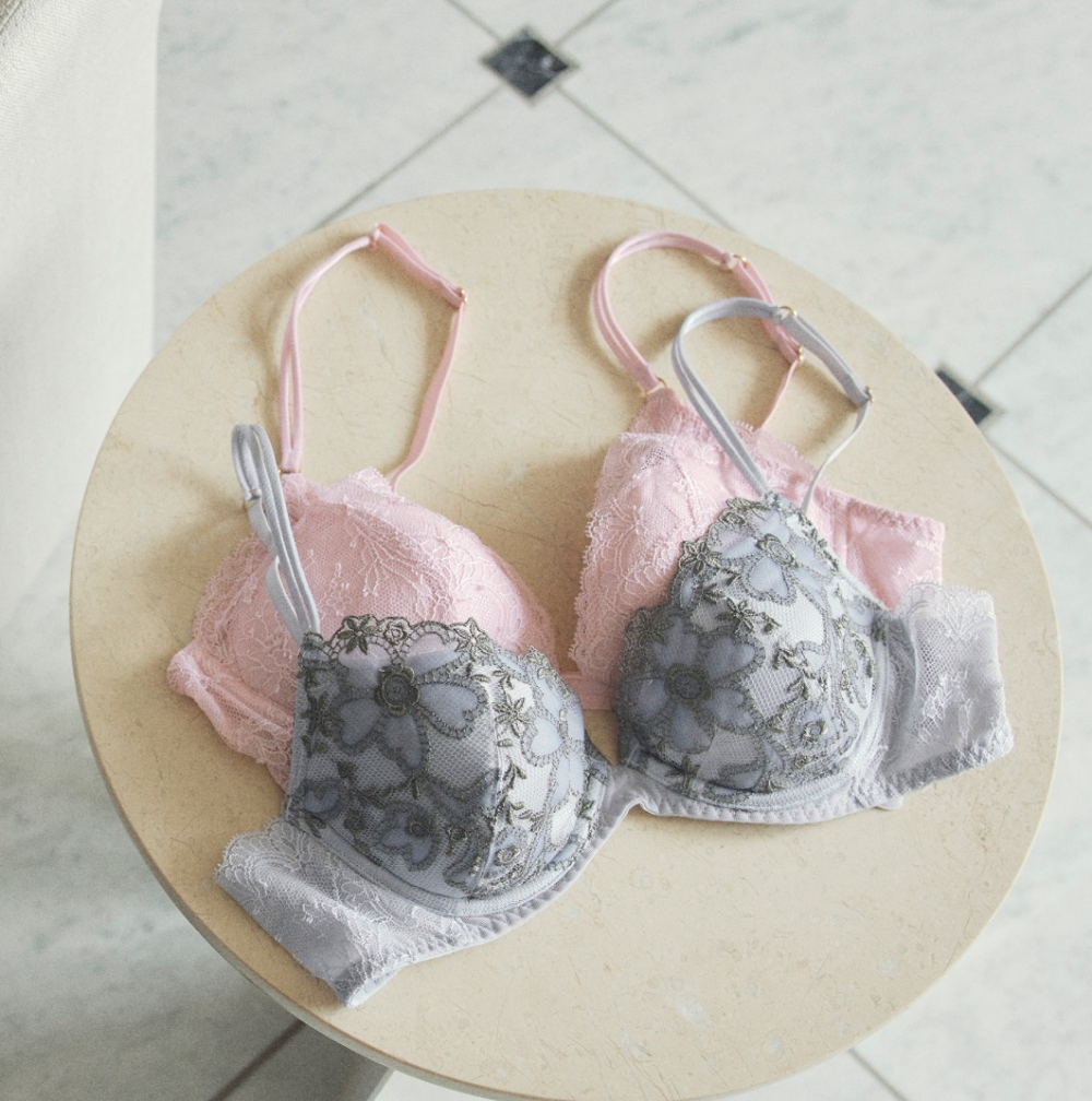 【FLORALE BY Triumph】アールヌーボーの装飾美から着想を得たロマンティックでレトロな春の新作