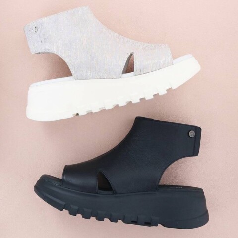 ANYO】【あしながおじさん】春から活躍！厚底ブーツサンダル✨ | 婦人