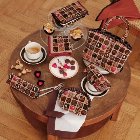 フェイラー】新作『コフレドゥショコラ』赤いハートがアクセント