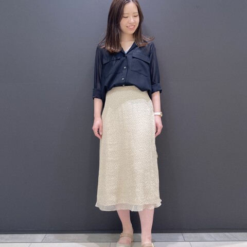 商品画像：☆美品☆ theory シルク100% ミディ丈 スカート ドット スクエア 2