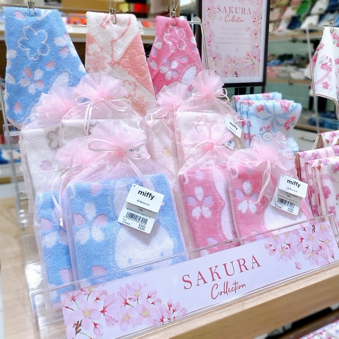 春気分満載☘️桜ハンカチ入荷致しました🌸【Love❤︎zakka!】