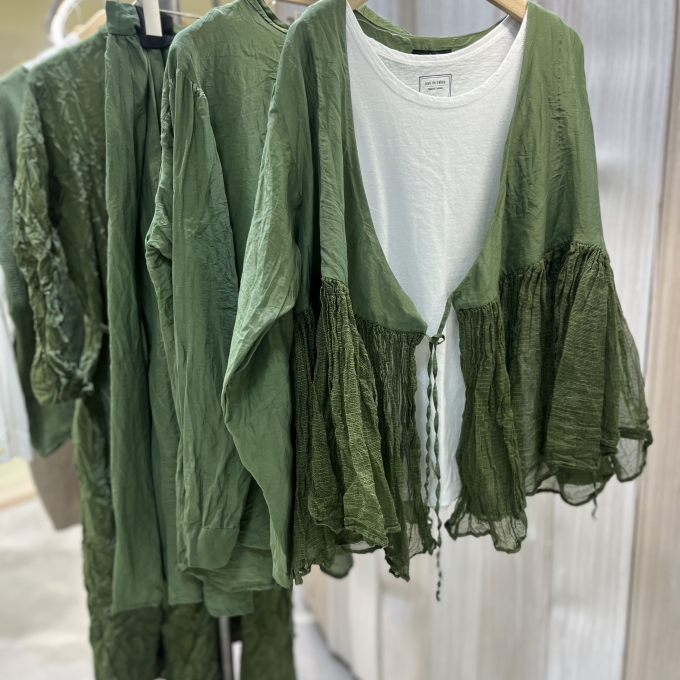 【coordinate】コットンシルクローンカシュクールブラウス&先染めオクスフォードリラックスパンツ