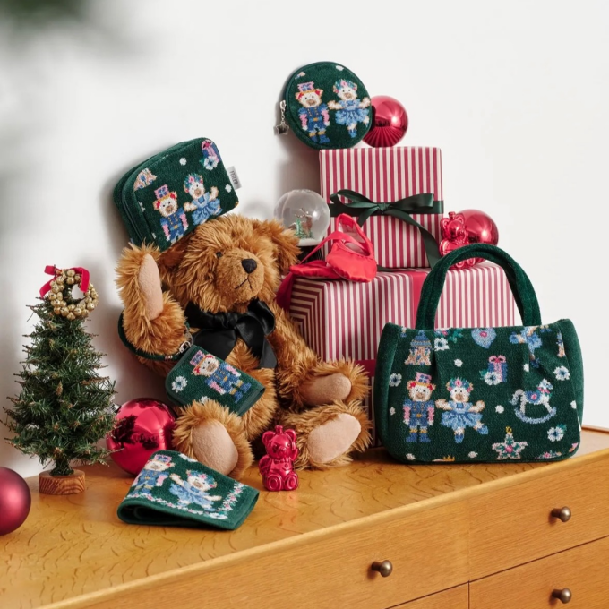 【フェイラー】2025年クリスマス新作『リーベアンドリリアザナットクラッカー』ギフトにもおすすめのハンカチやポーチが発売されます🎄