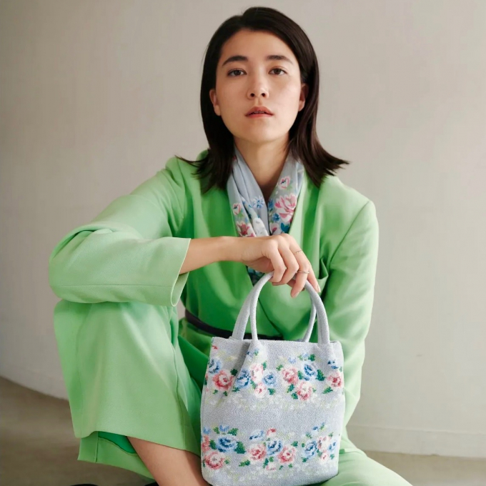 【フェイラー】薔薇の香りをモチーフにした新作　『ノスタルジックノート』爽やかな風にのって舞い込んできた癒されるような香りで、心の奥にしまっていた懐かしい思い出がよみがえる。