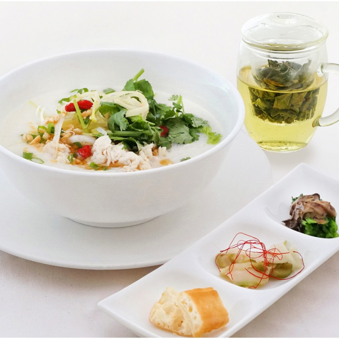 【数量限定】蒸し鶏と香菜の豆乳粥