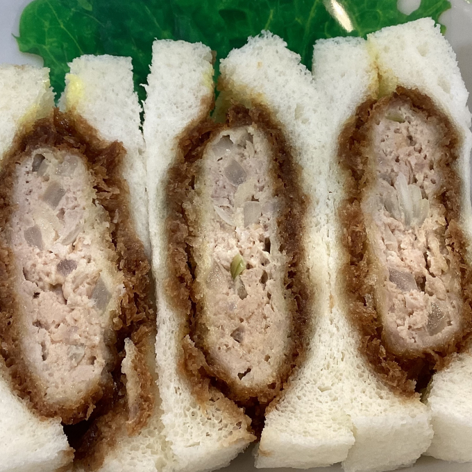 1月金曜日は「メンチかつサンド」