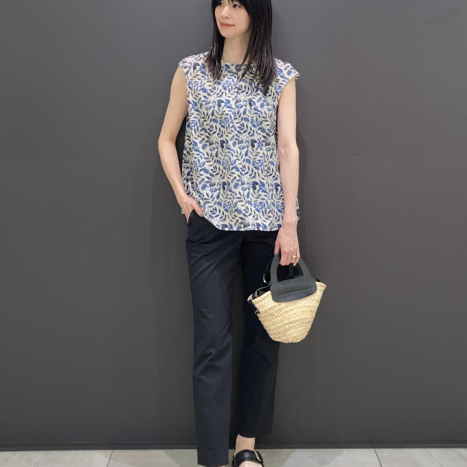 爽やかなリーフ柄で夏本番コーディネート