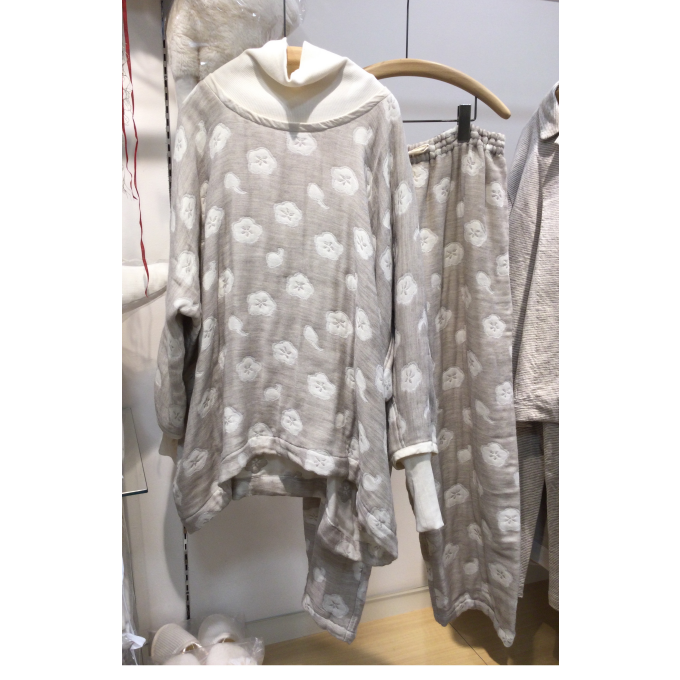 首元まであたたかい究極のガーゼパジャマ