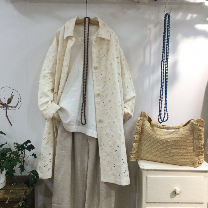 春の訪れを想わせる華やかなコート