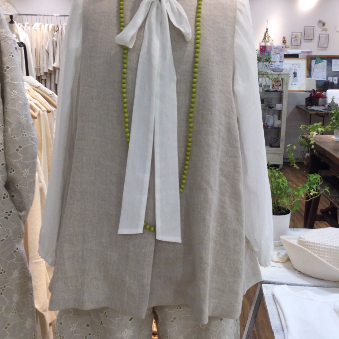 上質な素材感で魅せるジレ