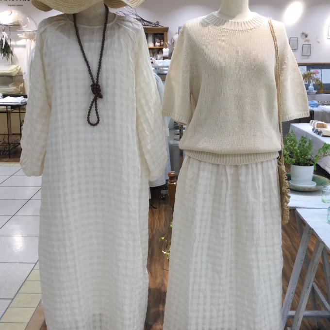 春の光と風をまとうシャドウチェック