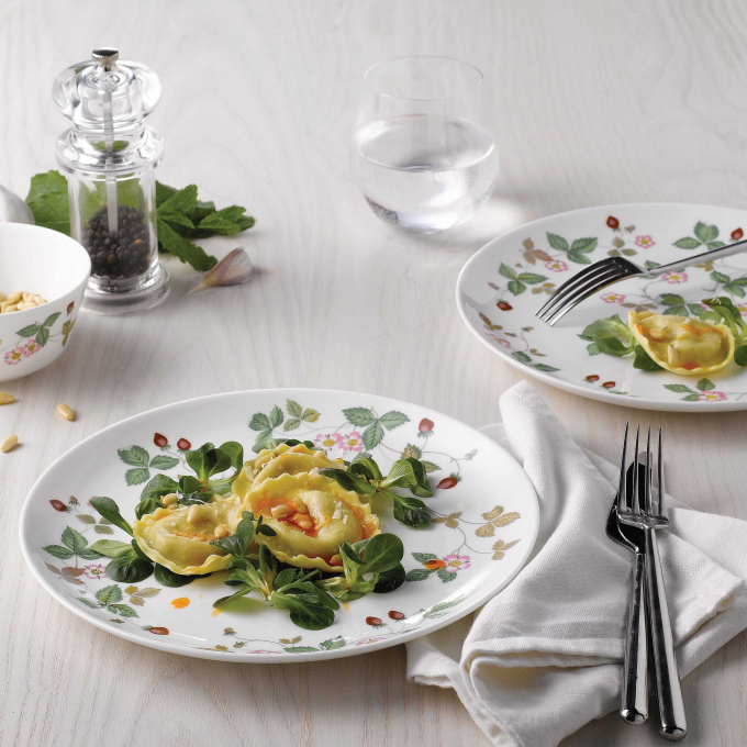 【ウェッジウッド】特別企画品　ワイルド ストロベリー カジュアル クーププレート23cm ペア