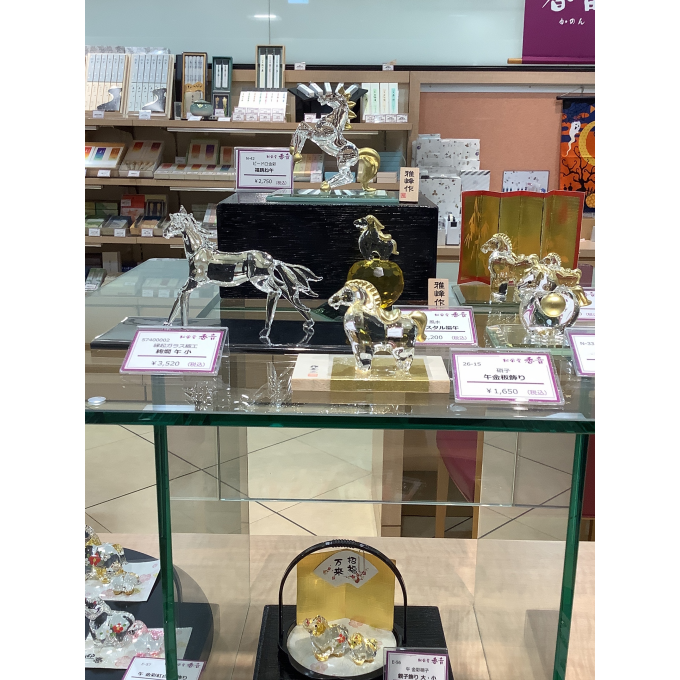 〈松栄堂香音〉ガラス干支飾り(午)2026年