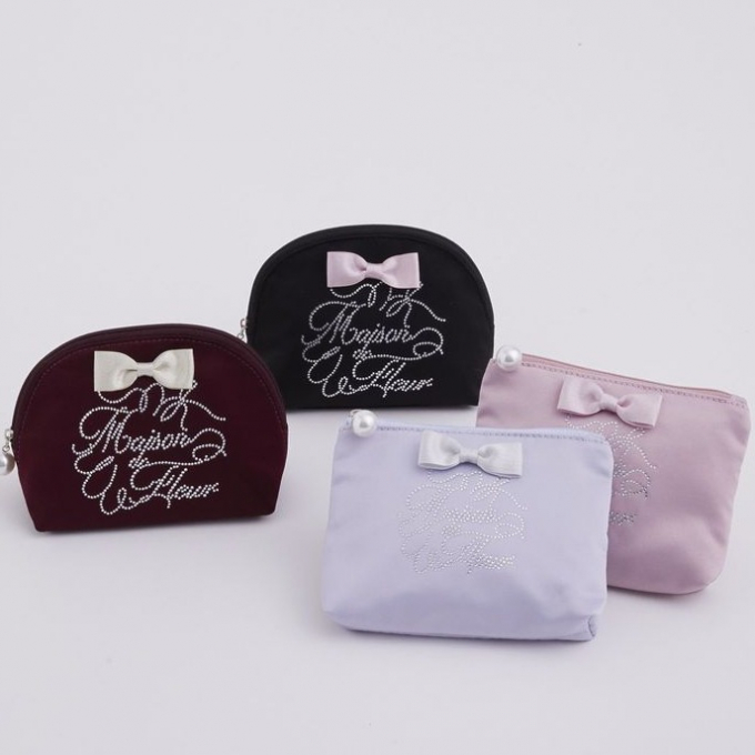 キラキラのストーンを施した新作ポーチが登場🎀