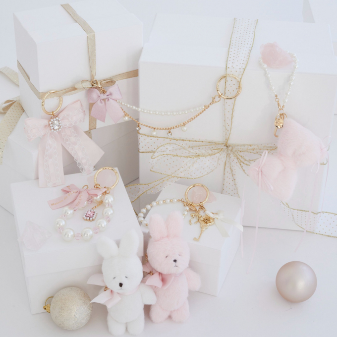 これからの季節にぴったりの華やかなチャームが発売🎀