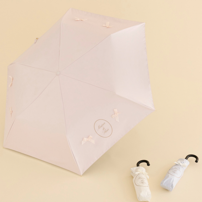 コンパクトで持ち運びしやすい折りたたみ傘が登場🎀