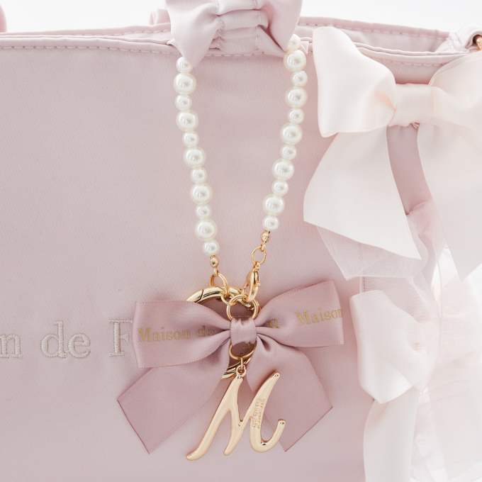 大人気のイニシャルチャームに新デザイン登場🎀