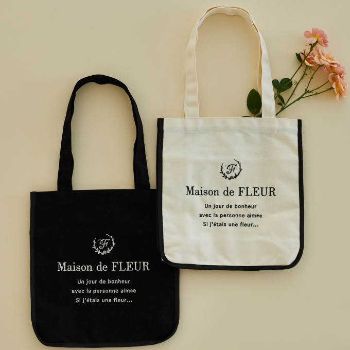 合わせやすいシンプルなデザインのトートバッグが登場🎀
