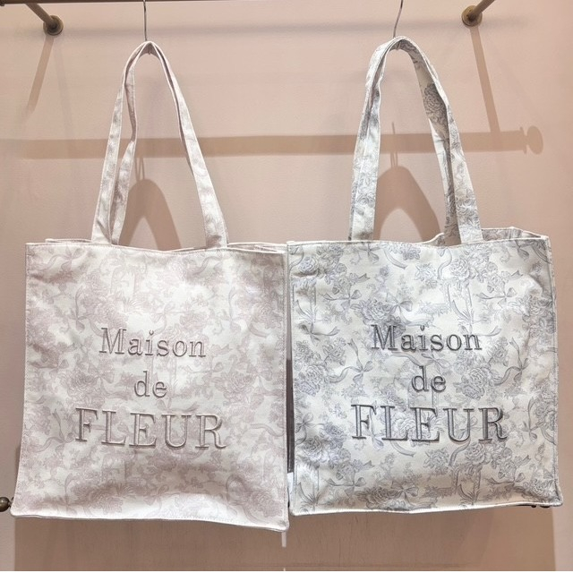 人気のスクエアトートバッグからフラワーデザインが登場🎀