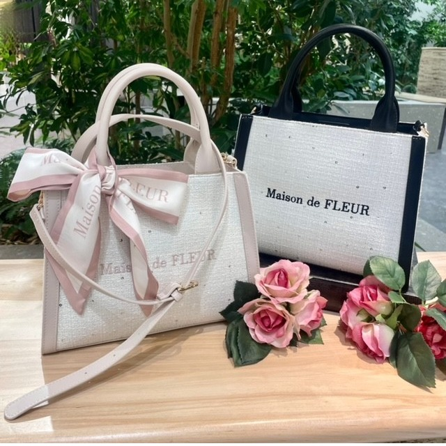 スカーフ付きのキラキラツイードバッグが登場🎀