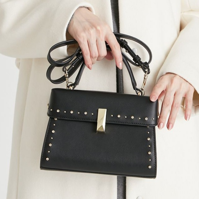 【セルフォード】再入荷👜✨待望のリュタンビジュースタッズポシェット(M)✨