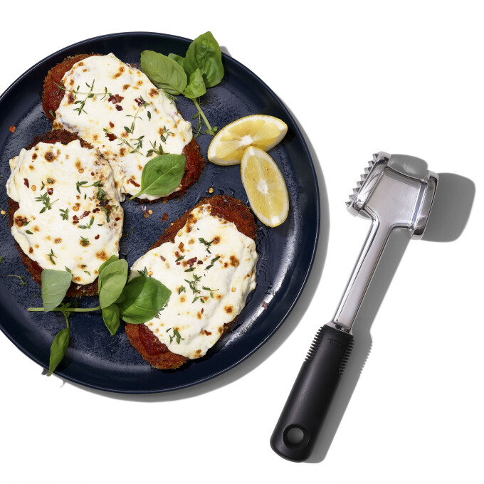 両面使える肉たたき「OXO ミートテンダライザー」