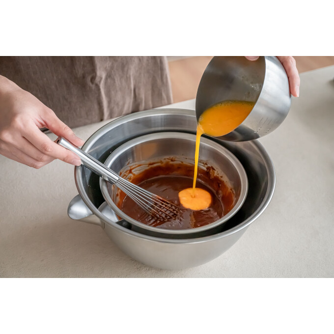 生クリームの泡立てやメレンゲ作りに便利「家事問屋 スリム泡立て」