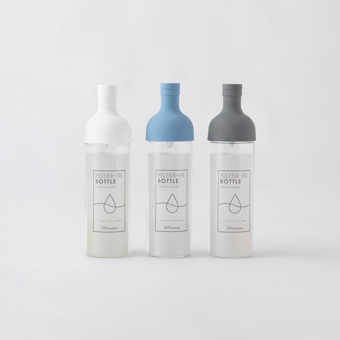ワインボトル型の水出し茶ボトル「365methods フィルターインボトル」