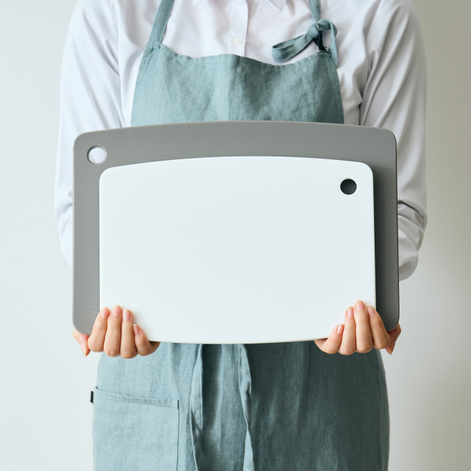 毎日安心して使える抗菌加工「365methods バイカラー抗菌カッティングボード」