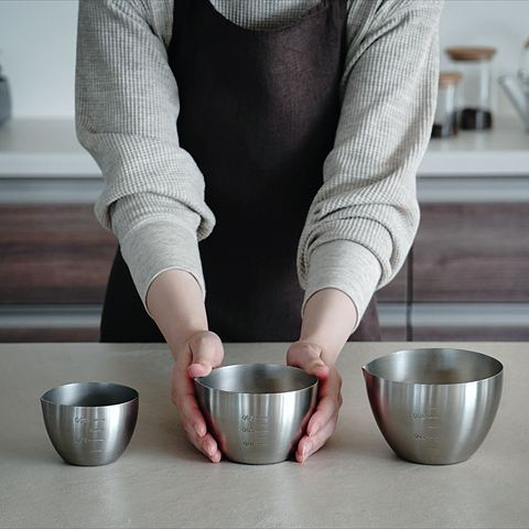 料理の下ごしらえに使える片手サイズのボウル「家事問屋 下ごしらえボウル」