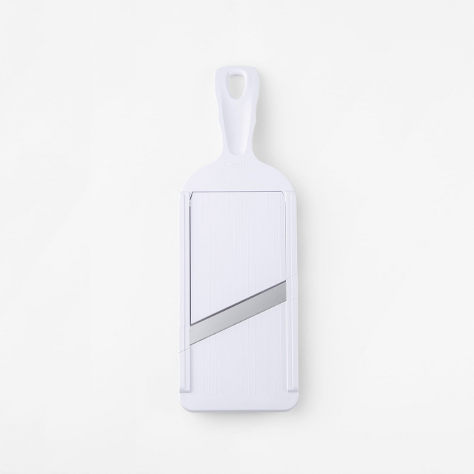 鋭い切れ味で野菜をお好みの厚さにスライス「貝印 SELECT100 スライサー（厚み調整機能付き）」