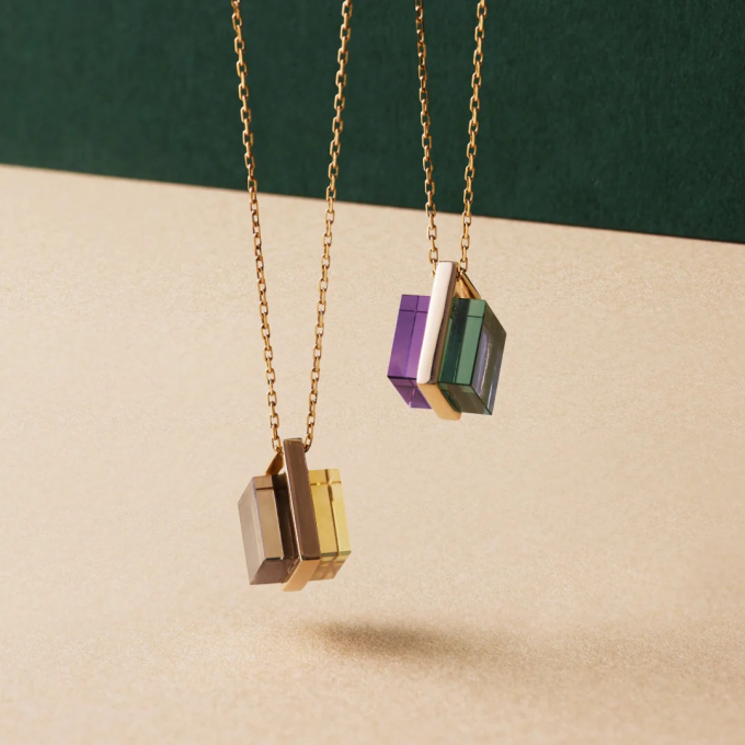 ふたつの天然石が重なり合って魅せる、バイカラーのネックレス