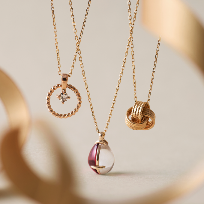 天然石の彩りや、ゴールドの煌めき。自分へのごほうびや大切な方へ贈る、ジュエリーコレクション