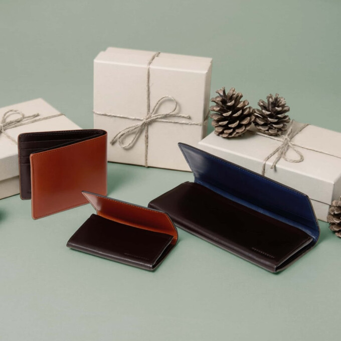 二色のアンティークレザーが彩る、 さりげない個性を楽しむバイカラーシリーズ